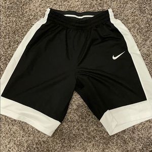 Men’s Basketball Shorts (L)